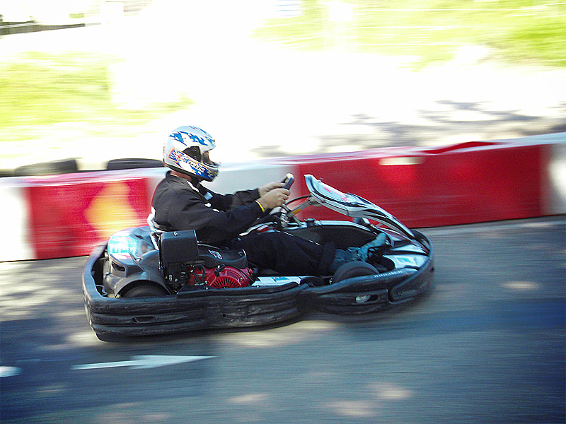 http://yann421.online.fr/hfr/nv24/karting3.jpg